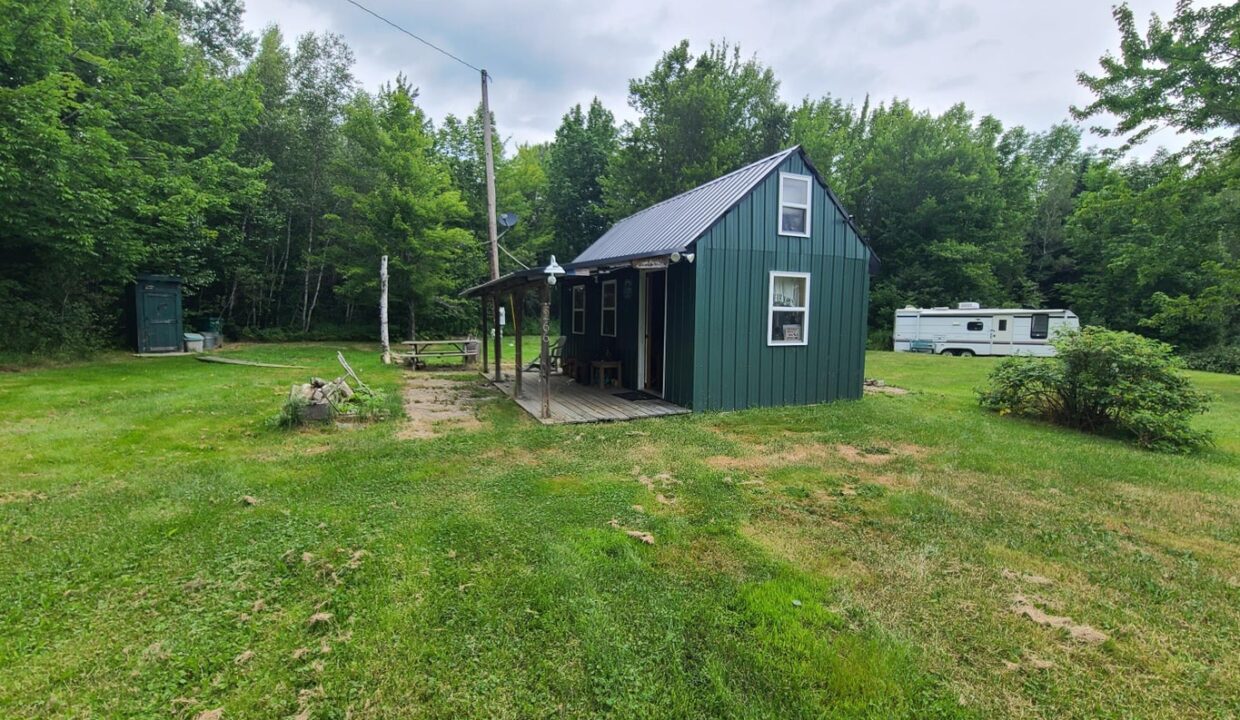 Low maintenance camp near lakes in Northern Maine